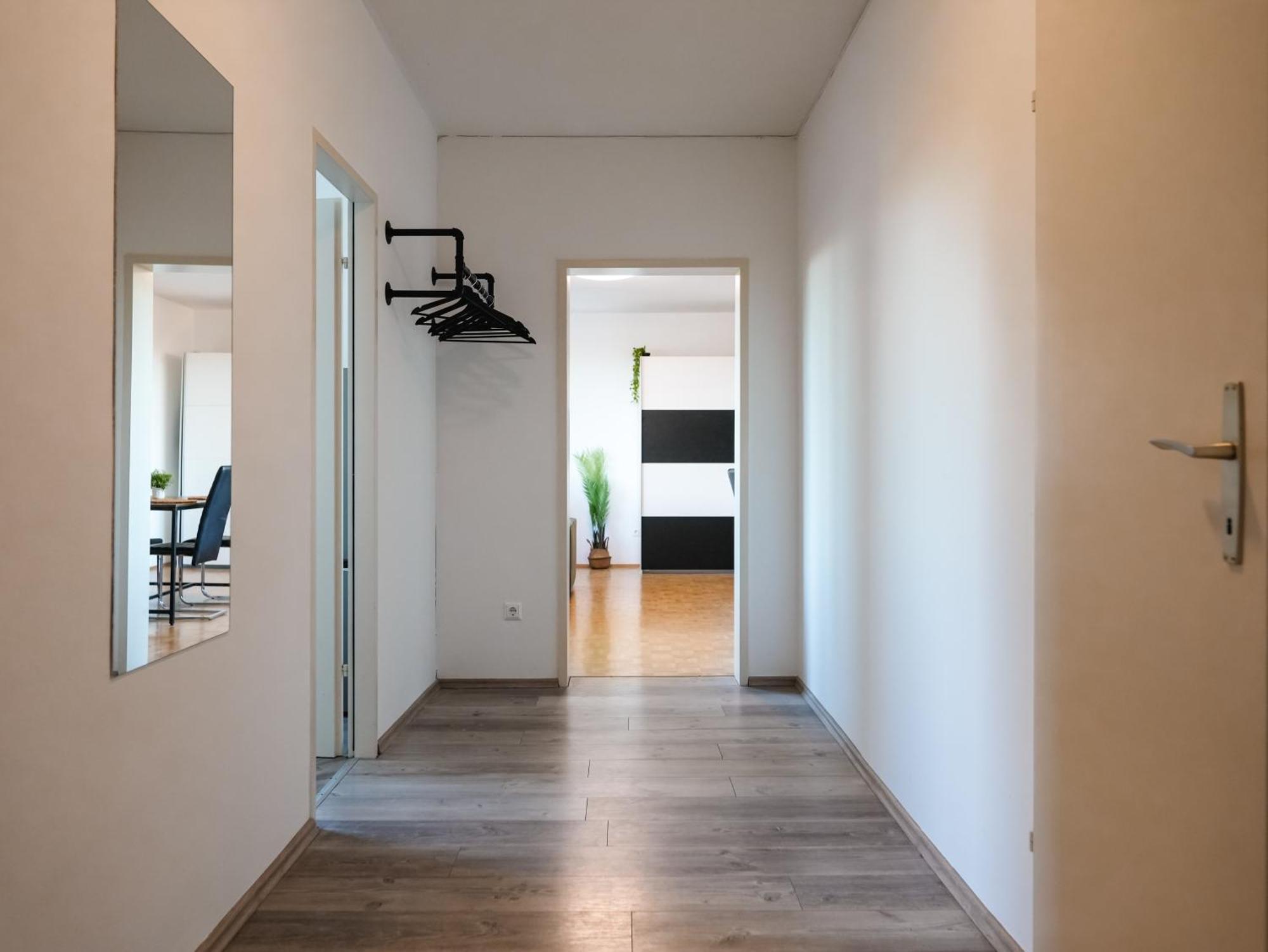 Spacious Apartments With View & Free Parking Wiener Neustadt Buitenkant foto