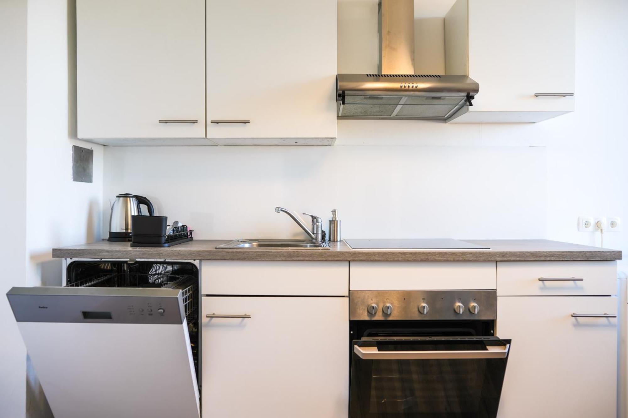 Spacious Apartments With View & Free Parking Wiener Neustadt Buitenkant foto