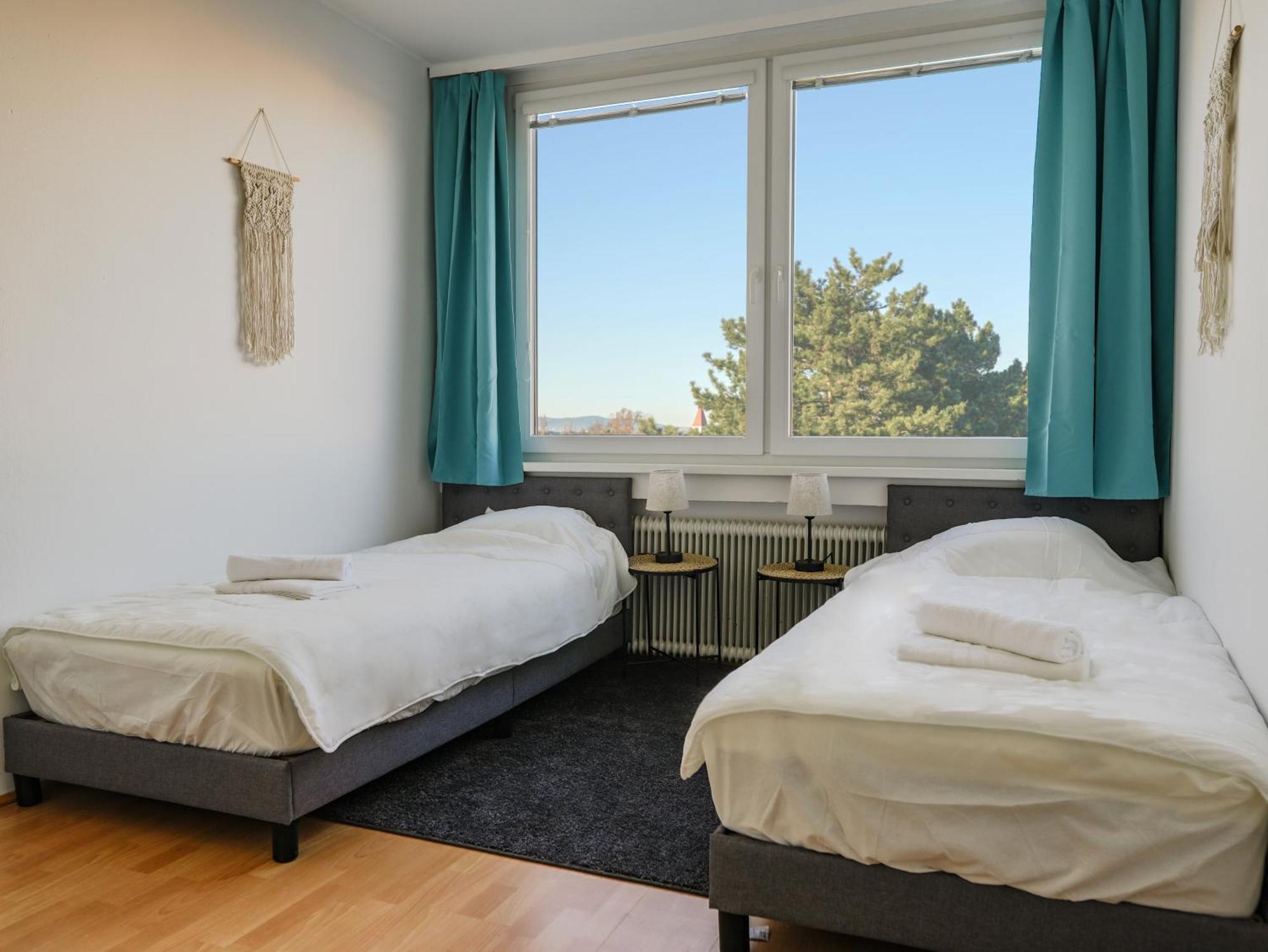 Spacious Apartments With View & Free Parking Wiener Neustadt Buitenkant foto