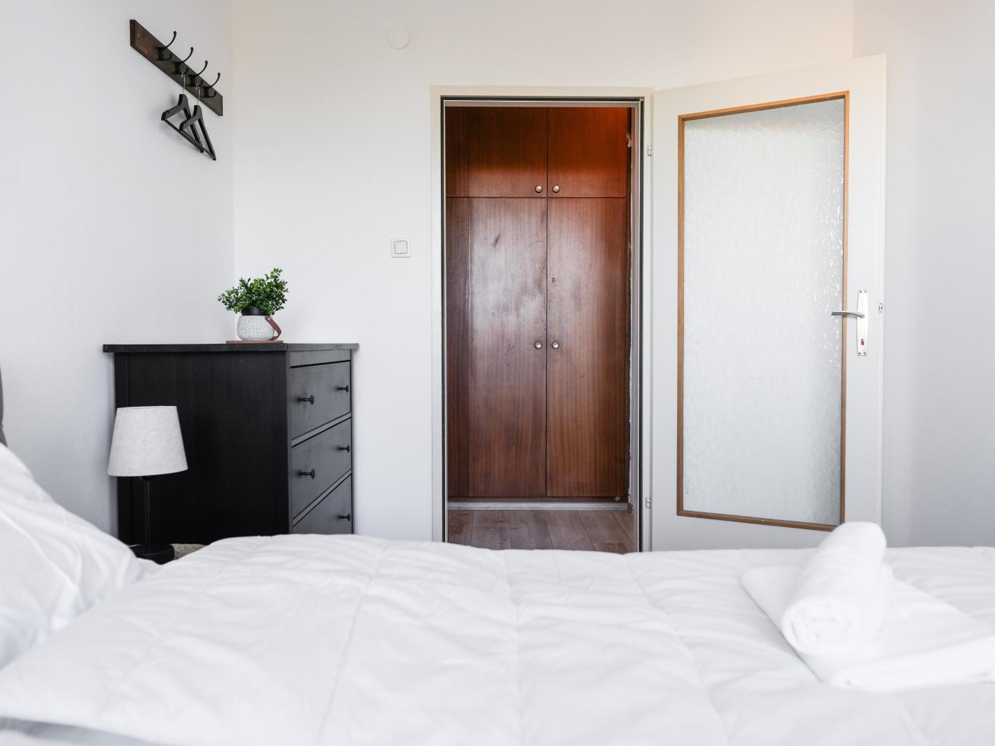Spacious Apartments With View & Free Parking Wiener Neustadt Buitenkant foto