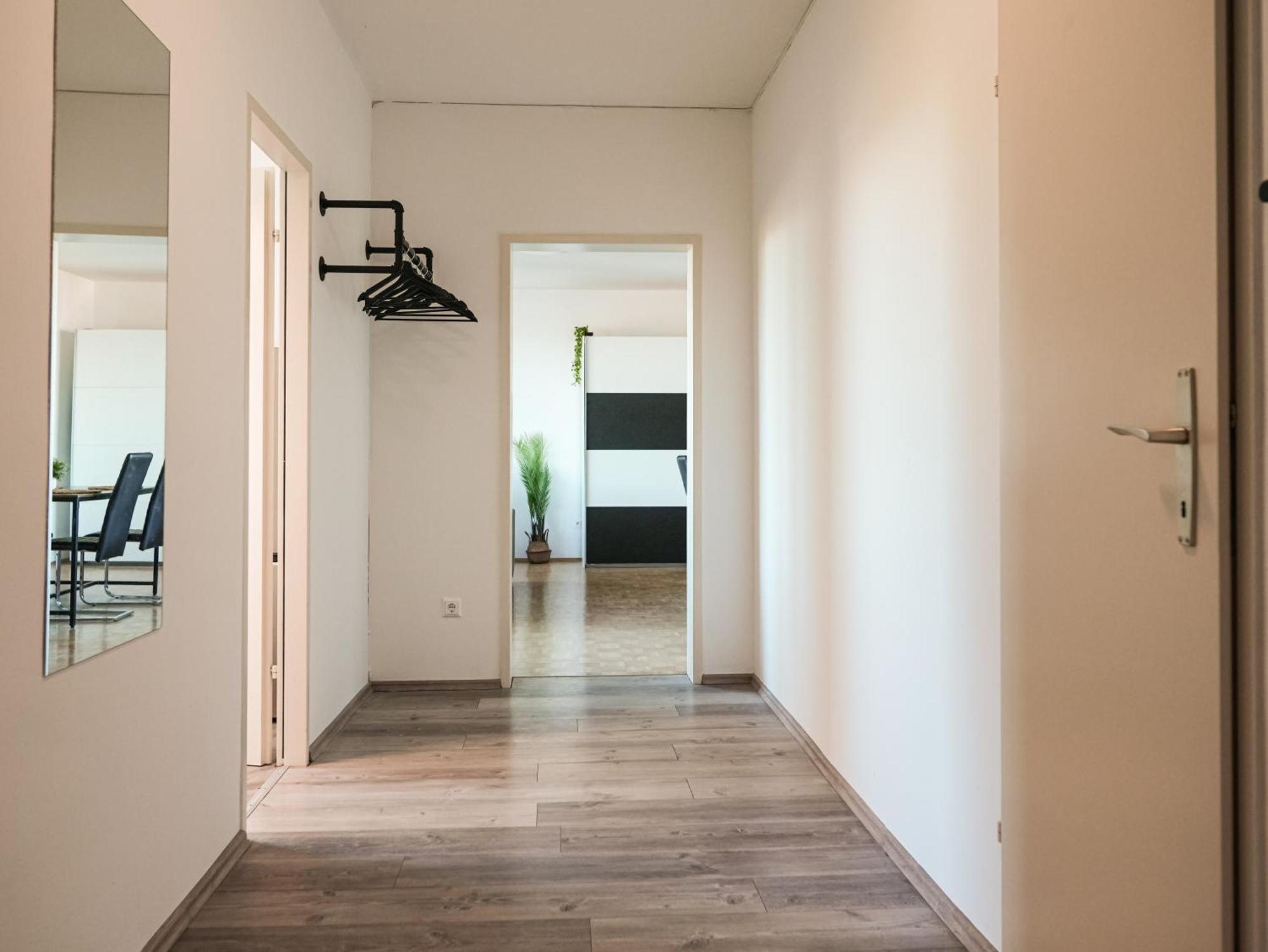 Spacious Apartments With View & Free Parking Wiener Neustadt Buitenkant foto
